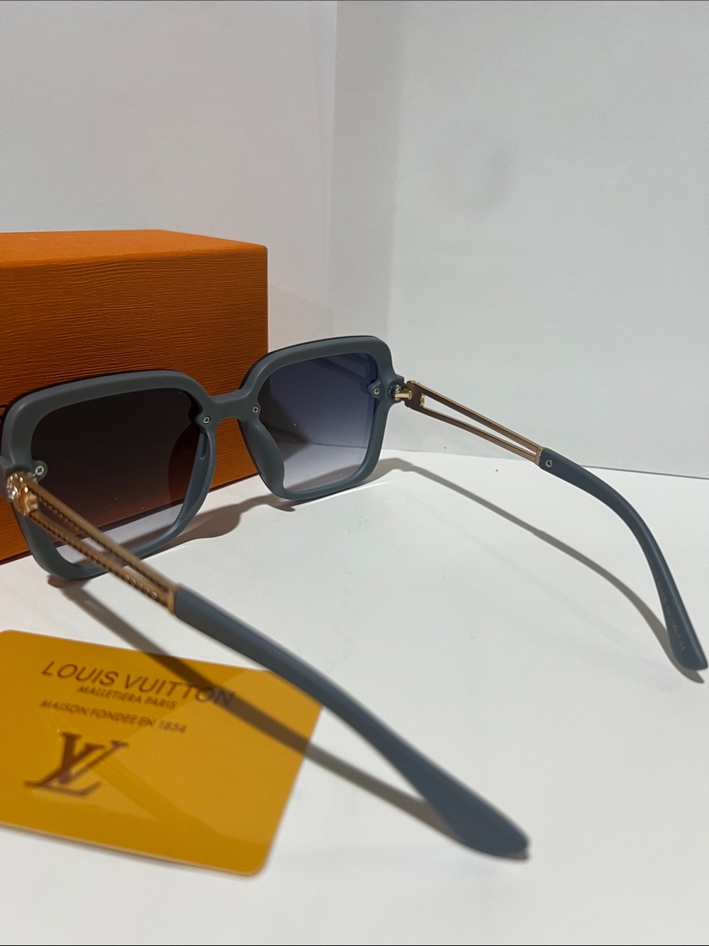 Louis Vuitton Black Gradient Square Sunglasses with Gold Accents - Picture 4 of 10